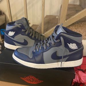 Air Jordan 1 Mids